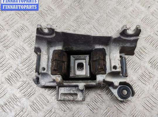 Кронштейн КПП опорный RN1588576 на Renault Megane III (2008-2016)
