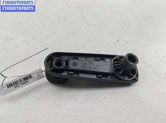 Ручка стеклоподъемника на Volkswagen Passat B3 (35i)