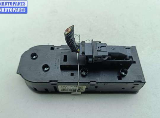 купить Блок кнопок управления стеклоподъемниками на Opel Zafira B (2004-2014)