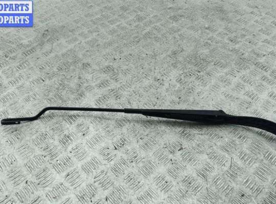 купить Щеткодержатель (поводок стеклоочистителя) передний на Peugeot 307