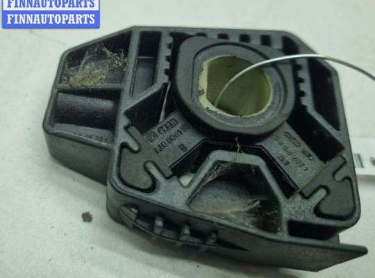купить Кронштейн радиатора на Volkswagen Golf-4