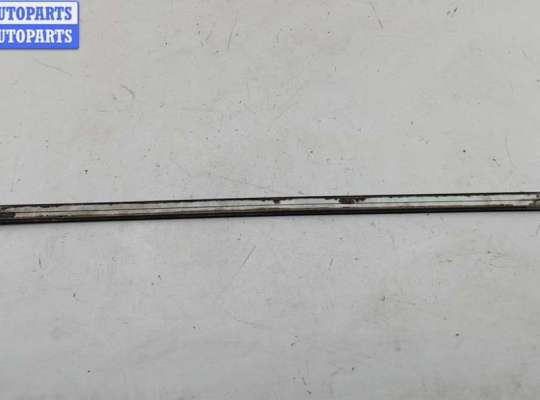 купить Молдинг двери передней правой на Audi 80 B4 (1991-1996)