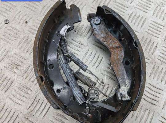 Колодки тормозные задние VG2773497 на Volkswagen Transporter T4