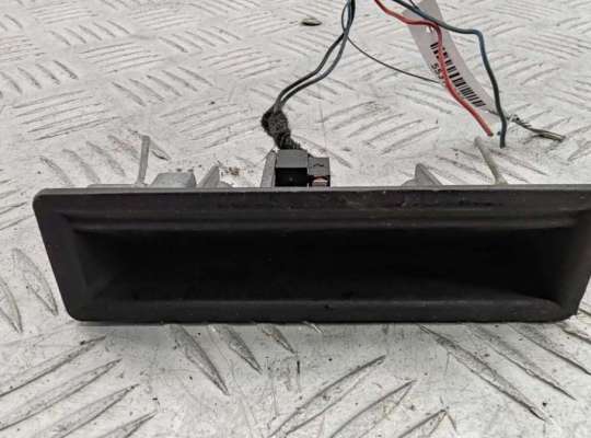 Кнопка открывания багажника AU1750756 на Audi A4 B6 (2001-2004)