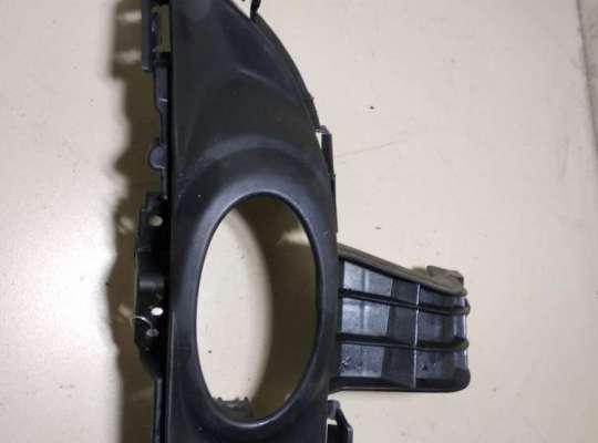 купить Рамка фары противотуманной левой на Mazda 3 (2003-2008) BK