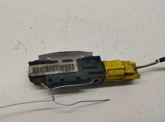 Купить Датчик удара (Airbag) на Audi A4 B7 (2004-2008) Датчик удара (Airbag) AU1465102 на Audi A4 B7 (2004-2008)