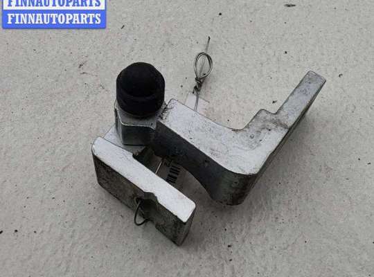 купить Петля двери задней правой на Volkswagen Passat B5+ (GP)