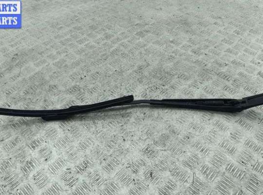 купить Щеткодержатель (поводок стеклоочистителя) передний на Hyundai i30