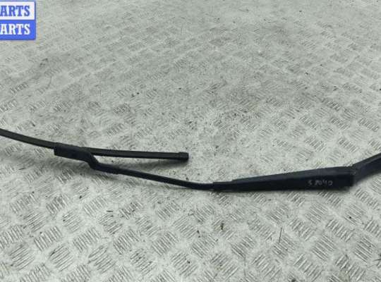 купить Щеткодержатель (поводок стеклоочистителя) передний на Hyundai i30