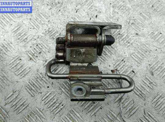 купить Петля двери передней правой на Volkswagen Passat B7