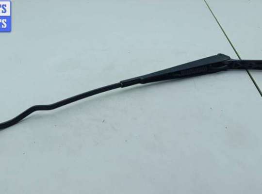 купить Щеткодержатель (поводок стеклоочистителя) передний на Volkswagen Transporter T4