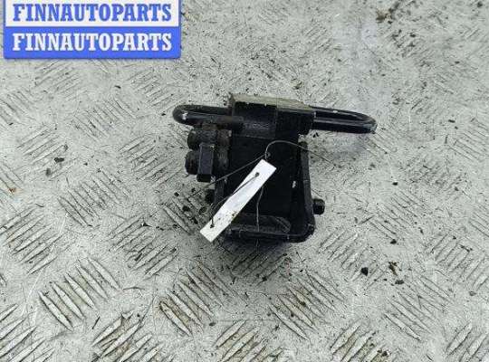 купить Петля двери задней правой на Volkswagen Passat B6