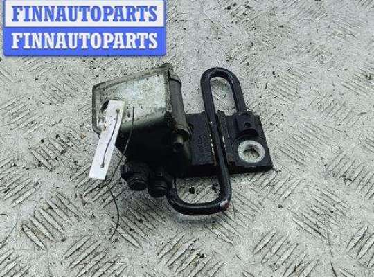 купить Петля двери задней правой на Volkswagen Passat B6