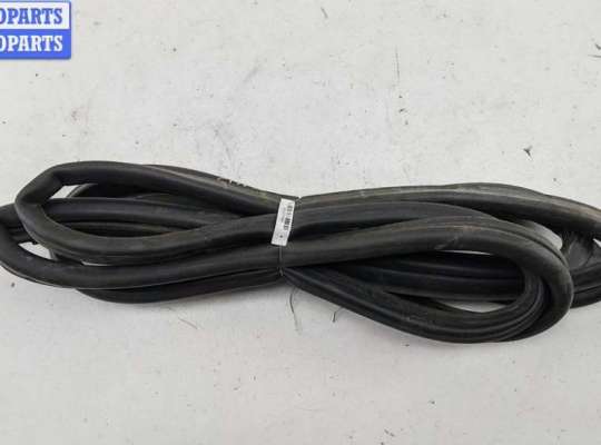 Уплотнитель двери передней правой MB1689228 на Mercedes E-Class W210 (1995-2002)