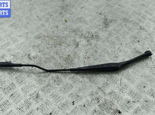 купить Щеткодержатель (поводок стеклоочистителя) передний на Fiat Grande Punto