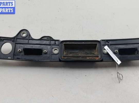 купить Кнопка открывания багажника на Volkswagen Touran