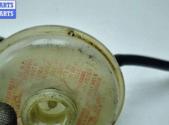 купить Бачок тормозной жидкости на Volkswagen Passat B5