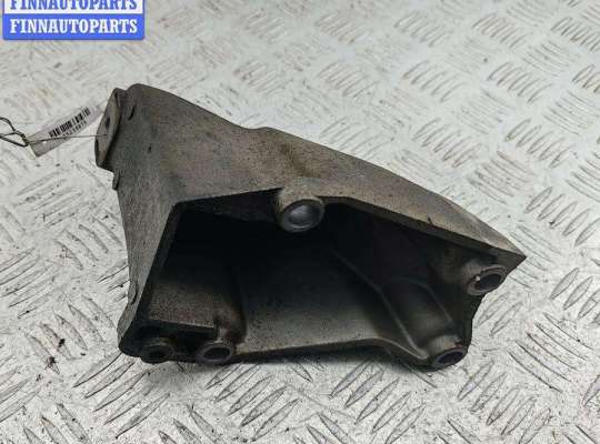 купить Кронштейн двигателя опорный на Audi A4 B5 (1994-2001)