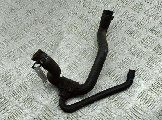 Купить Патрубок на Audi A4 B5 (1994-2001) Патрубок AU1760512 на Audi A4 B5 (1994-2001)