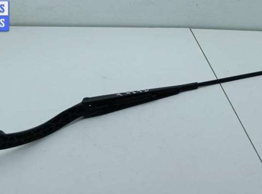 Поводок дворника на Peugeot 307
