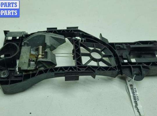 купить Корпус (держатель) ручки двери задней левой на Volkswagen Passat B6