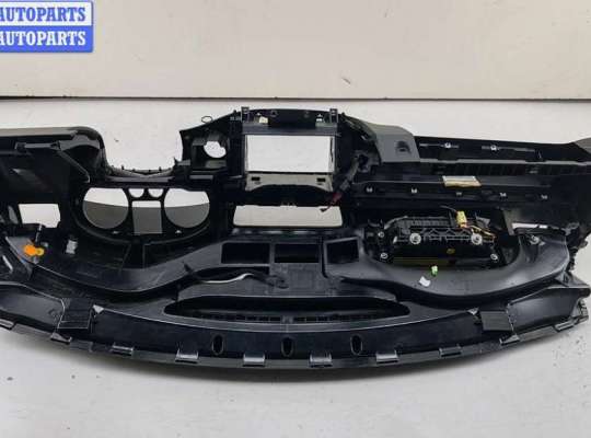 Панель передняя салона (Торпедо) на Volkswagen Passat B6 (3C)