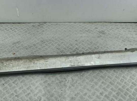 купить Накладка на порог наружная правая на Mercedes C-Class W202 (1993-2000)