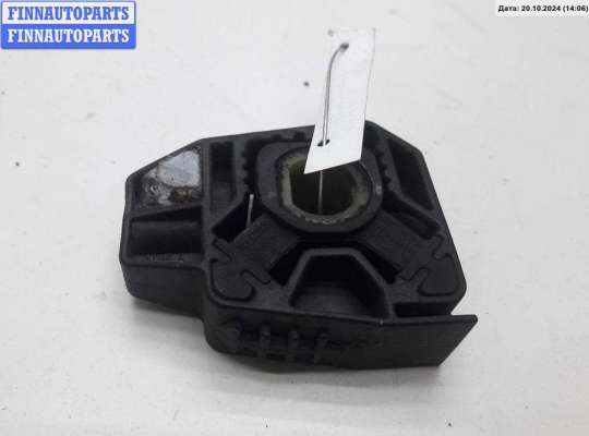 купить Кронштейн радиатора на Volkswagen Golf-4