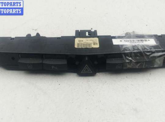 купить Кнопка аварийной сигнализации (аварийки) на Opel Astra H (2004-2009)