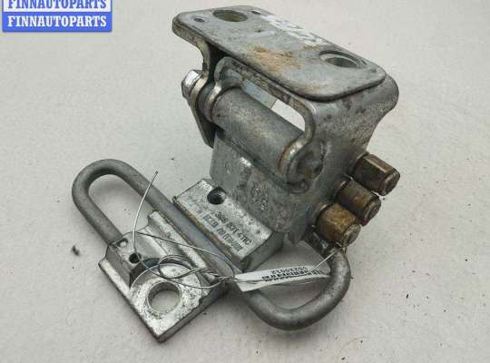 Петля двери на Volkswagen Passat B6 (3C)