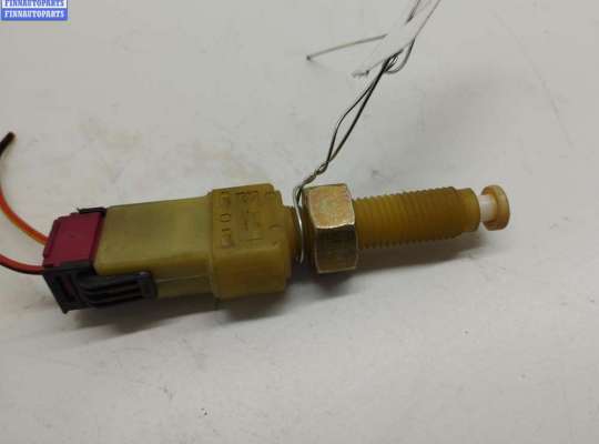 купить Датчик (включатель) стоп-сигнала на Audi A4 B5 (1994-2001)