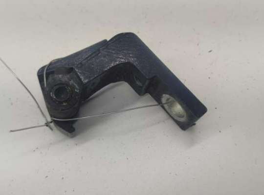 купить Петля двери передней левой на Audi A4 B7 (2004-2008)