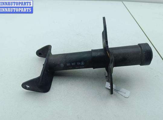 купить Кронштейн бампера переднего на Volkswagen Passat B5