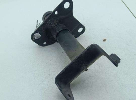 купить Кронштейн бампера переднего на Volkswagen Passat B5