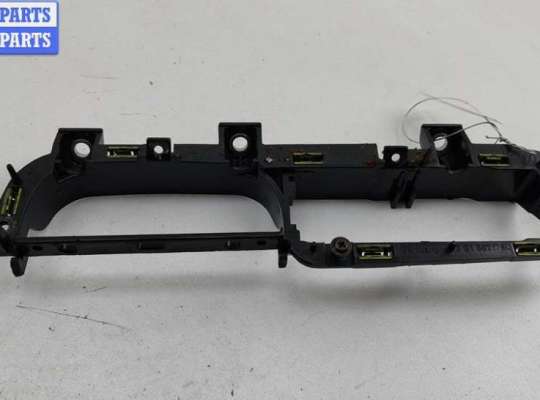 Корпус (держатель) ручки двери передней левой VG2739206 на Volkswagen Passat B5+ (GP)