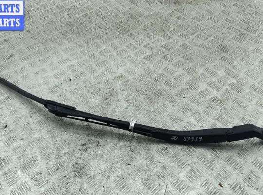 купить Щеткодержатель (поводок стеклоочистителя) передний на Audi A4 B7 (2004-2008)