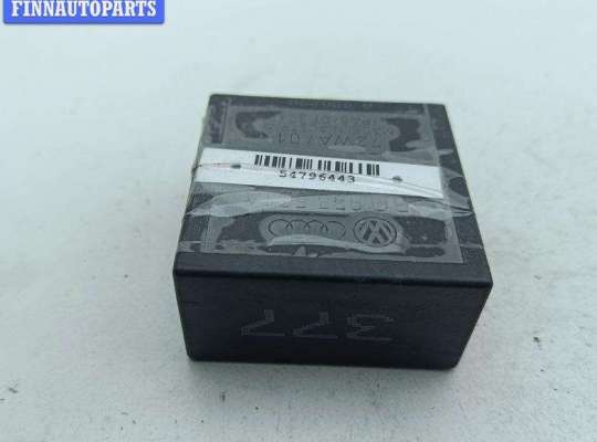 Реле стеклоочистителя (дворников) AU1666849 на Audi A6 C5 (1997-2005)