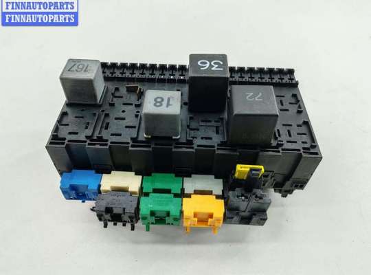купить Блок предохранителей на Volkswagen Passat B4