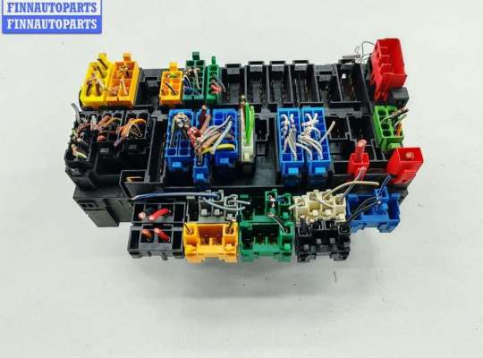 Блок предохранителей VG2738997 на Volkswagen Passat B4