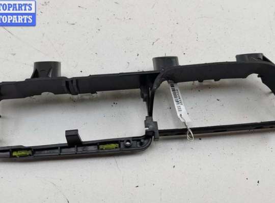 купить Ручка двери внутренняя передняя левая на Volkswagen Passat B5+ (GP)