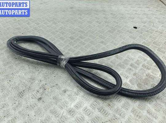 купить Уплотнитель двери передней левой на Skoda Octavia mk2 (A5 1Z) 2004-2013