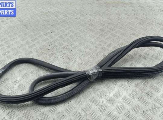 купить Уплотнитель двери передней левой на Skoda Octavia mk2 (A5 1Z) 2004-2013