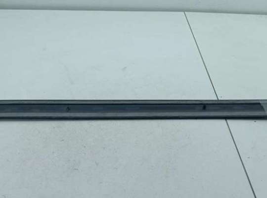 купить Молдинг двери задней левой на Audi A4 B7 (2004-2008)