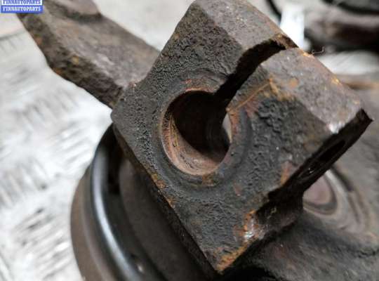 купить Ступица передняя правая на Renault Scenic I (1996-2003)