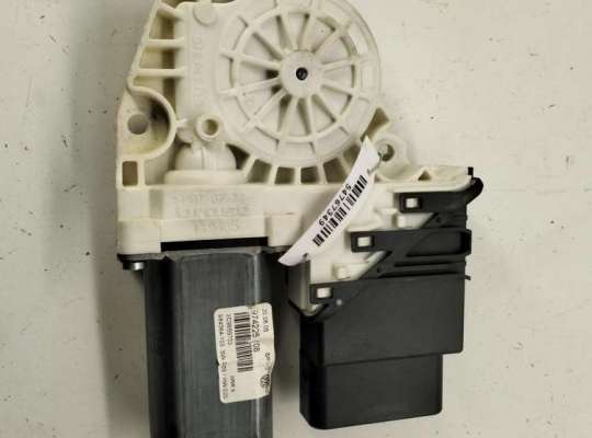 Стеклоподъемник электрический на Volkswagen Passat B6 (3C)