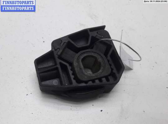купить Кронштейн радиатора на Volkswagen Golf-4