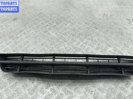 Решётка (заглушка) в бампер FO2086815 на Ford Focus I (1998-2005)