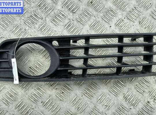 купить Решётка (заглушка) в бампер на Audi A4 B6 (2001-2004)