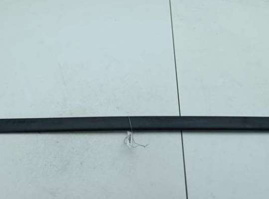 купить Молдинг двери передней левой на Volkswagen Golf-4