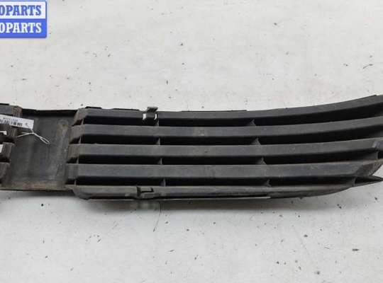 купить Решётка (заглушка) в бампер на Volkswagen Passat B5+ (GP)